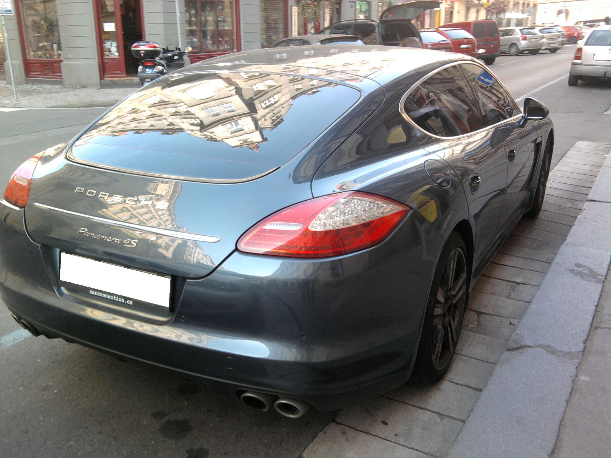 Porsche Panamera 4S