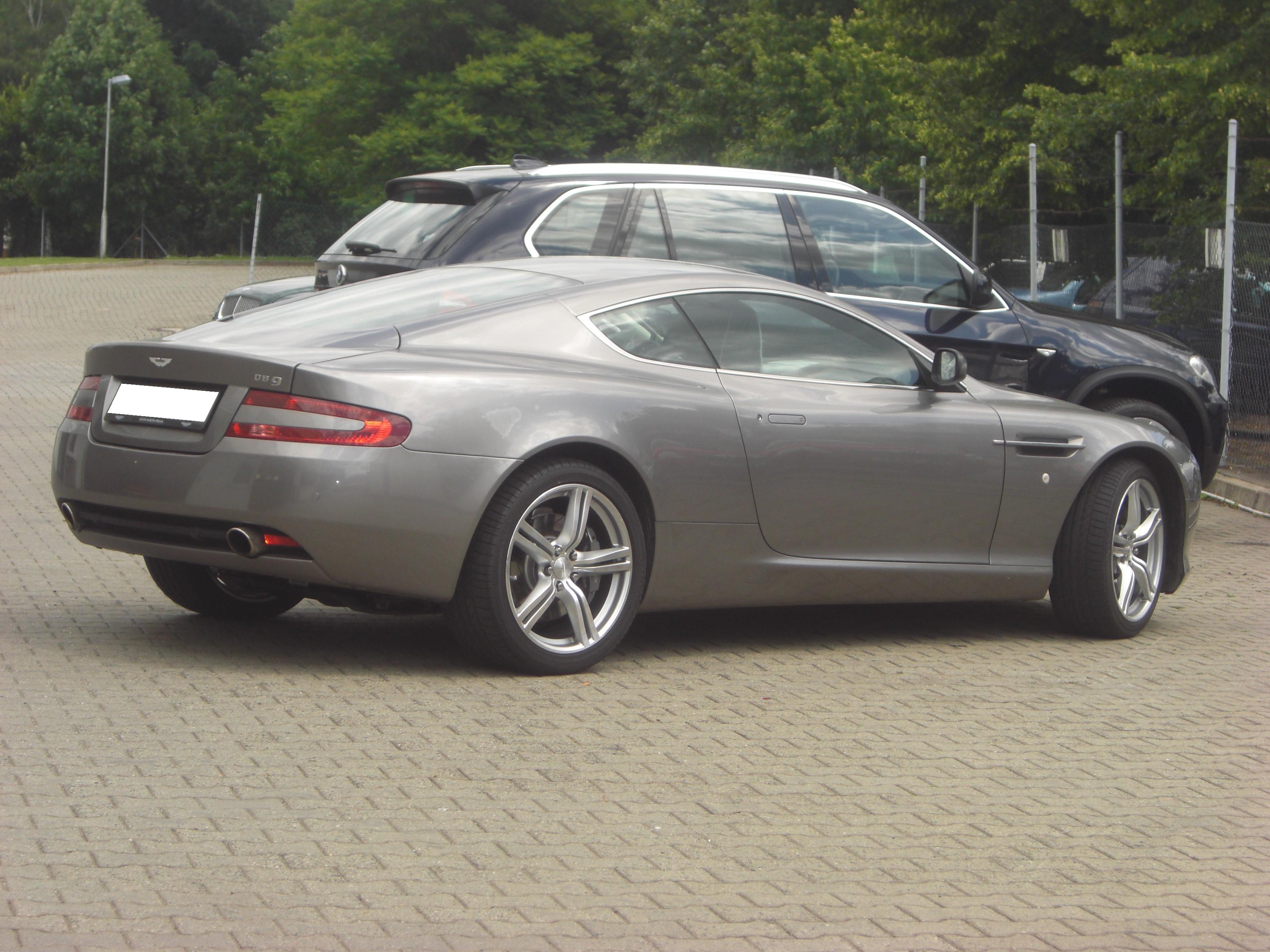 Aston Martin DB9