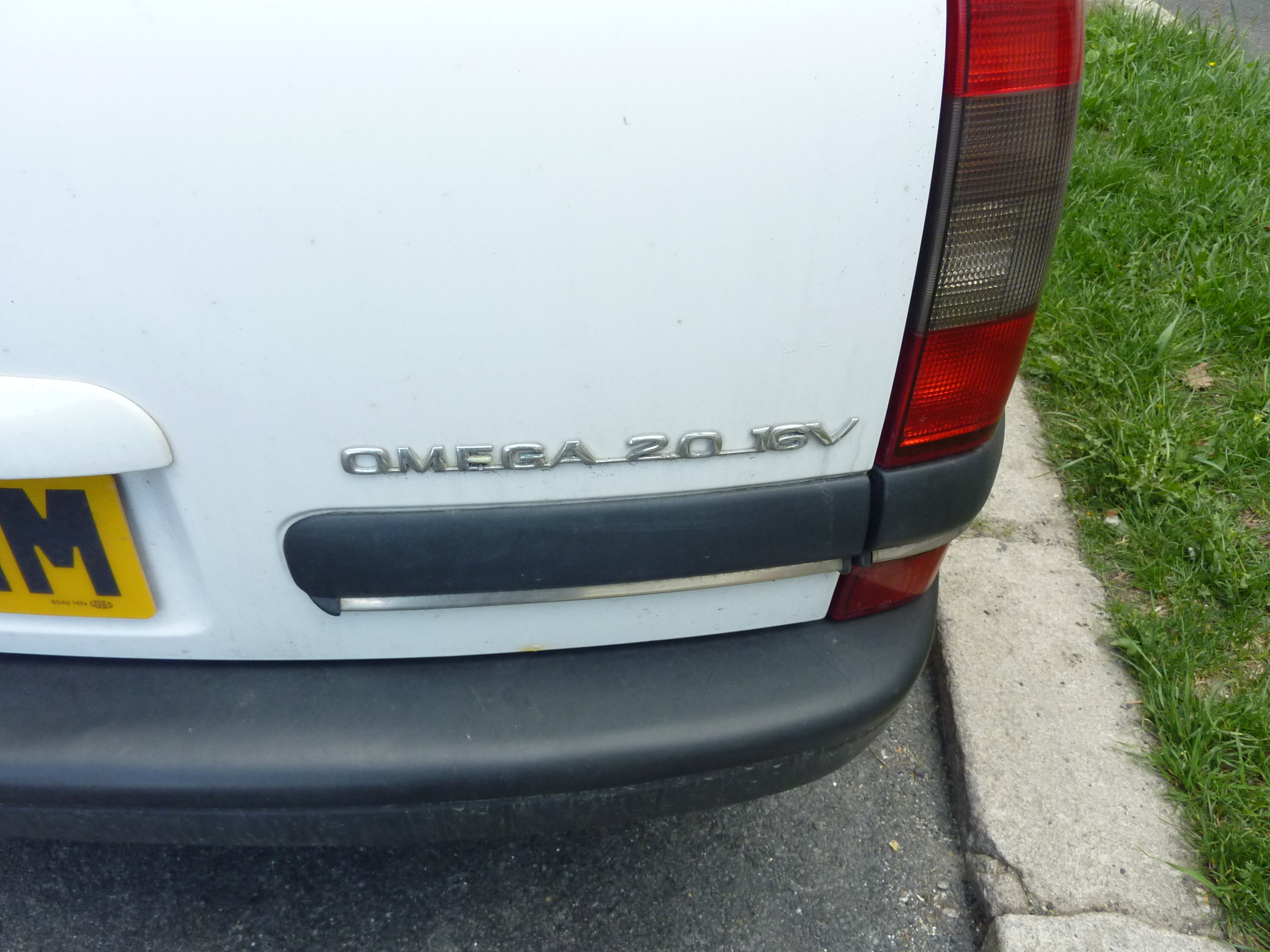 Vauxhall Omega 2.0 16V (2)