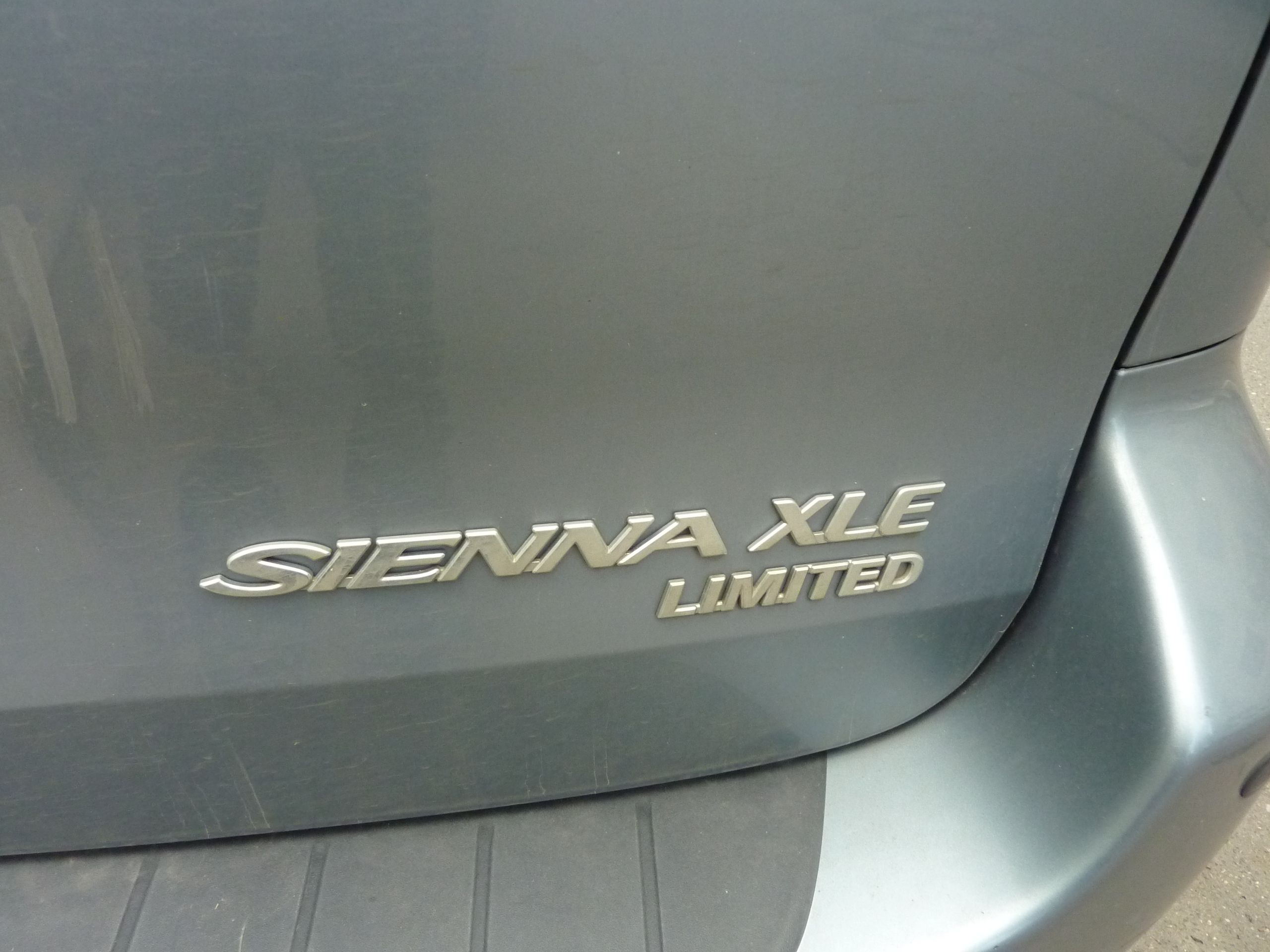 Toyota Sienna X.LE Limited 